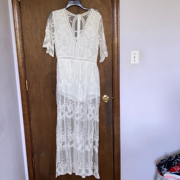 Relisted Pol white floral embroidered sheer material over romper boho size s/m - Picture 3 of 17